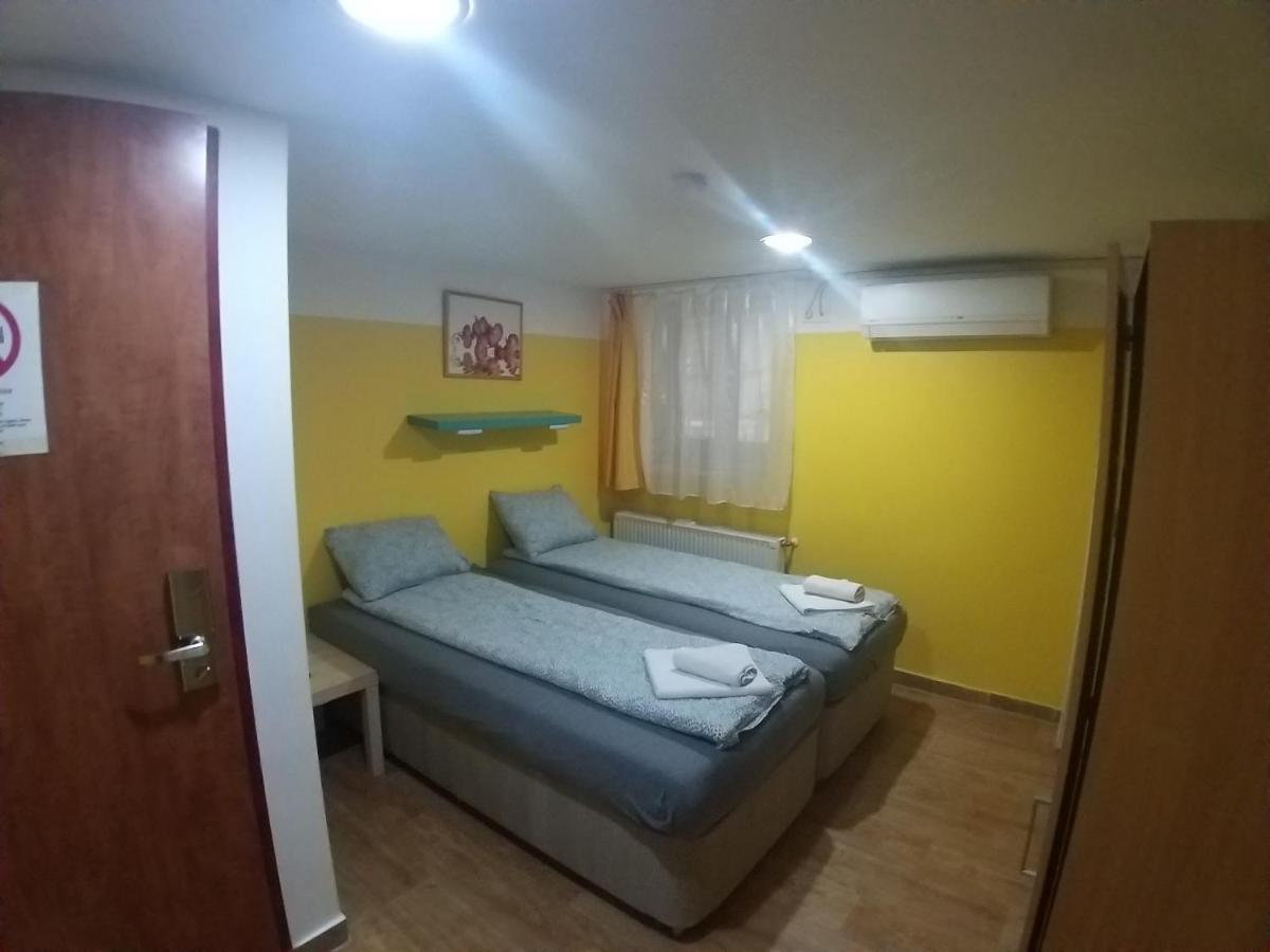 Deniz Guesthouse Budapeste Exterior foto